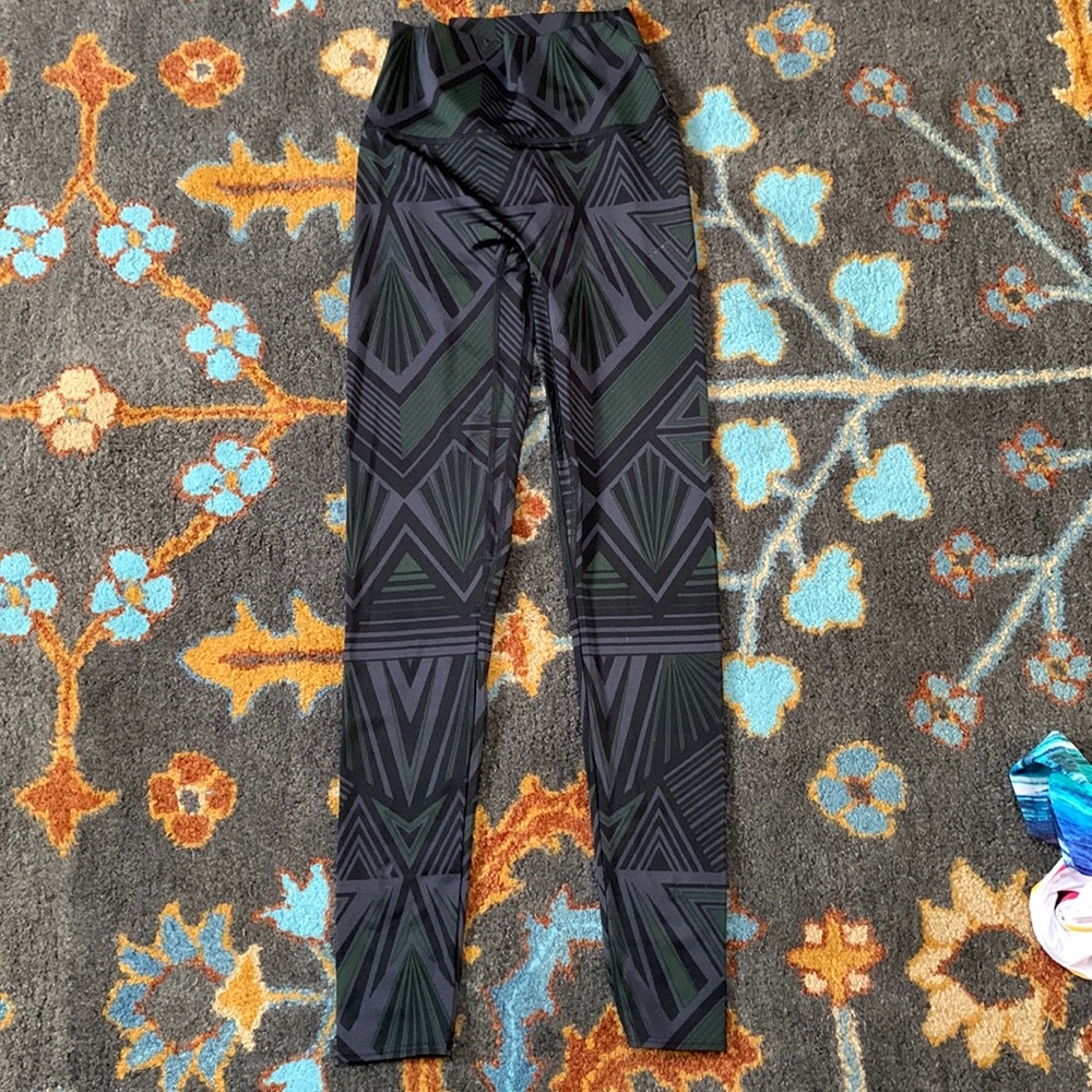 K. Deer yoga pants size medium